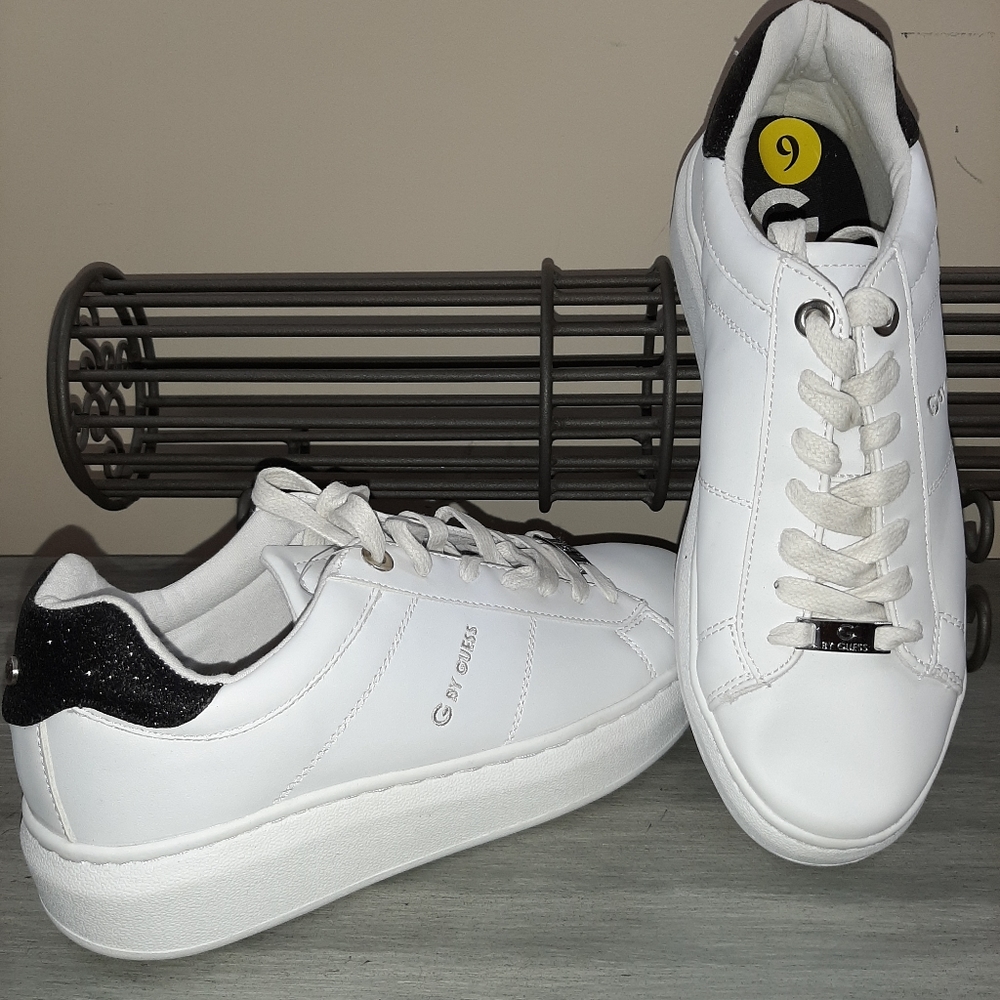 🌞FINAL SALE $25 🌞NEW G BY GUESS WHITE SNEAKERS